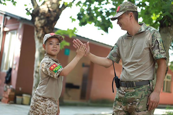 成都中小学生军事训练夏令营14天