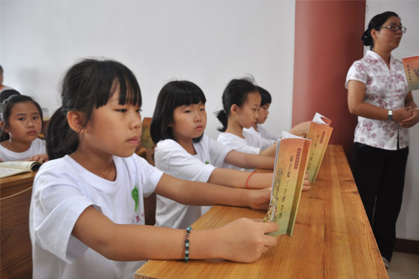 北京弟子规夏令营成就中小学生礼仪规范
