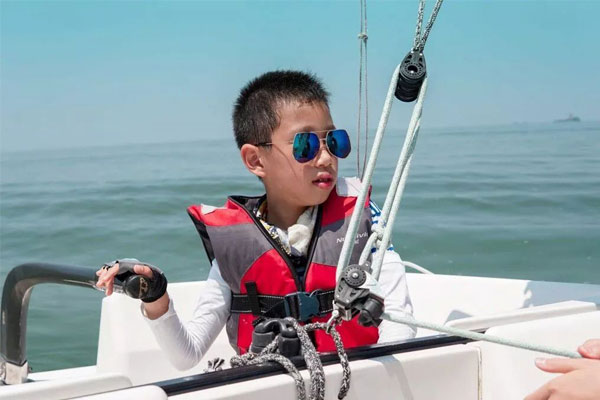 广州帆船夏令营给孩子新奇的暑假体验