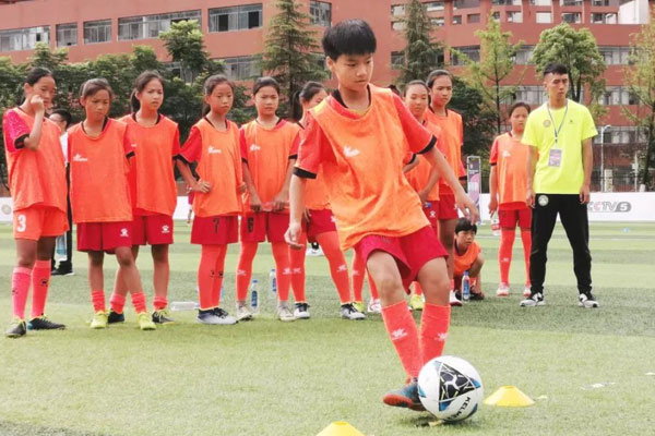 贵阳市校园足球夏令营给学生力量源泉