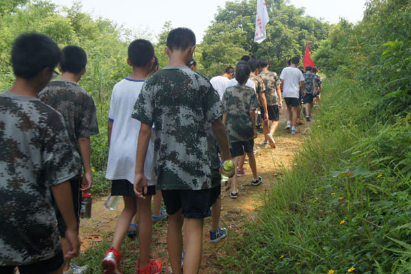 广州研学夏令营鼓励探索和创新，激发孩子好奇心