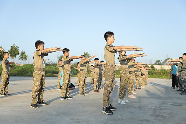 广西青少年军事训练夏令营7天