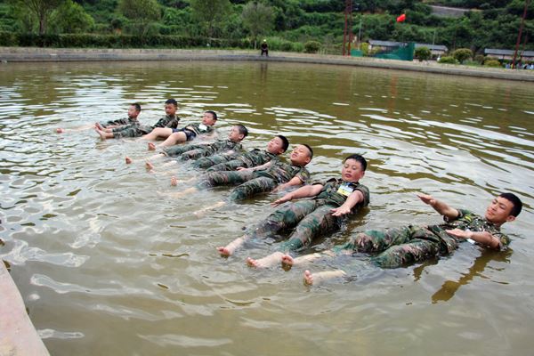 参加深圳军训夏令营的价格是多少？贵不贵？
