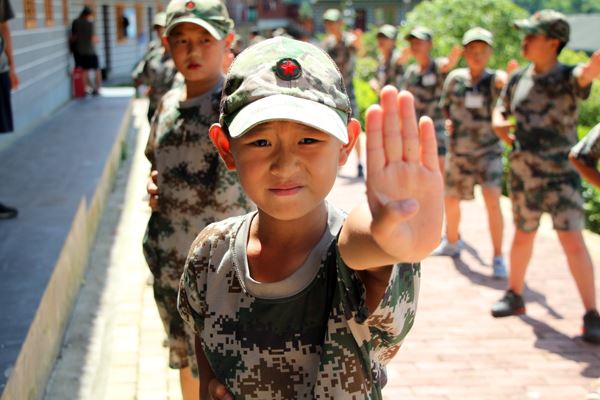 黄冈军事励志夏令营有哪些活动让孩子忘掉手机？