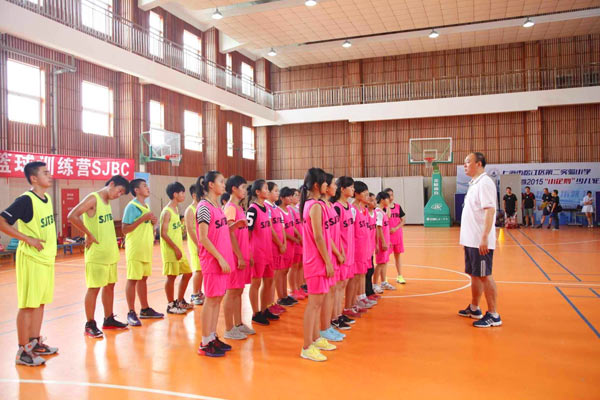 北京十佳篮球夏令营机构收费标准