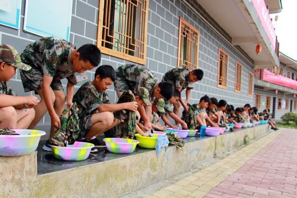 广州军事夏令营让孩子回家“变形”了！