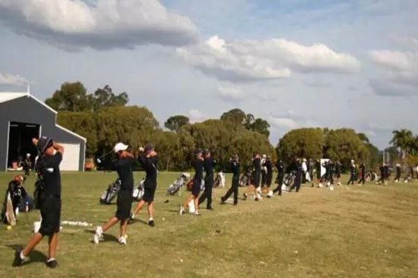 北京高档高尔夫球夏令营，提升青少年球技与品位